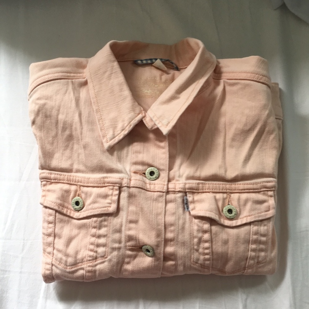 New reduction!🔥Light pink jean jacket 🔥
